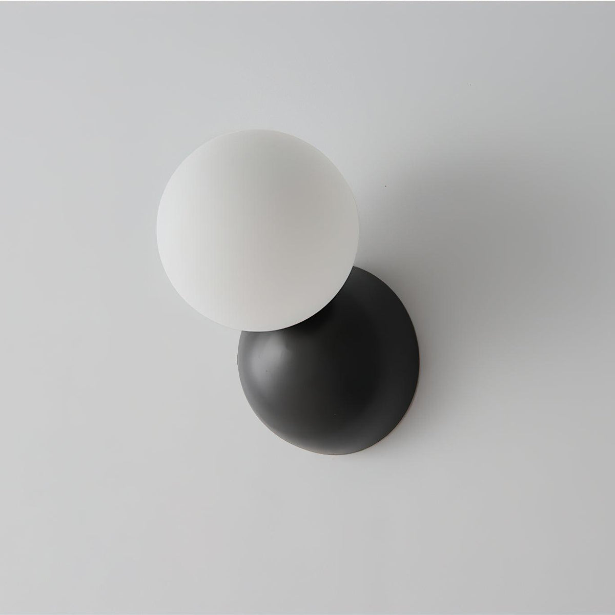 Velirina Bolvormig Glas Messing Wandlamp