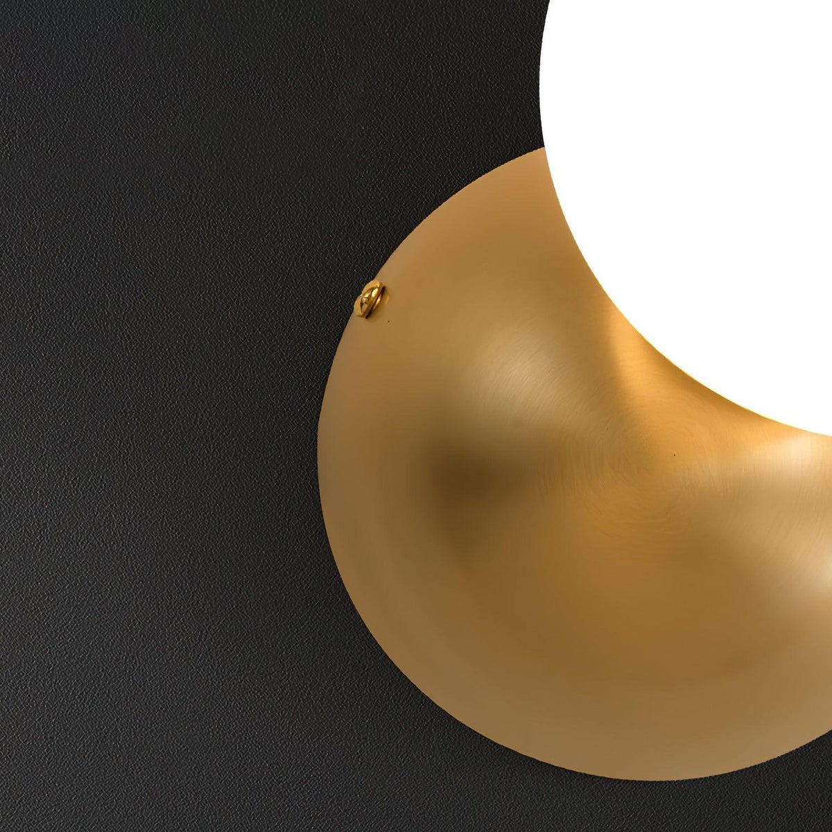 Velirina Bolvormig Glas Messing Wandlamp