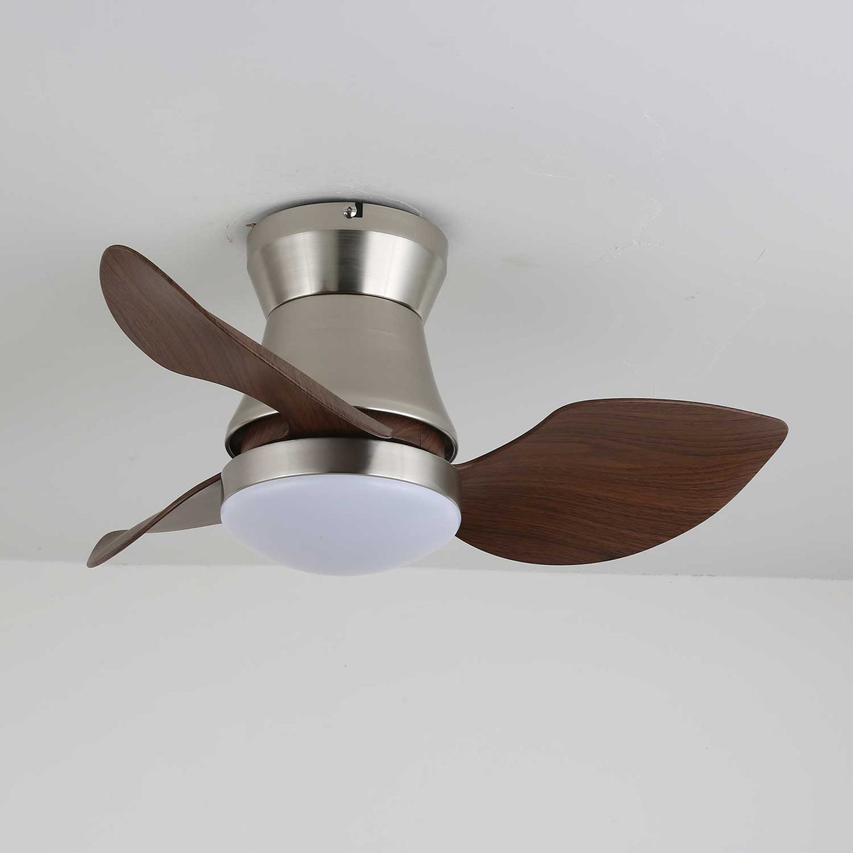 Airlume Moderne plafondventilator met verlichting van walnoothout