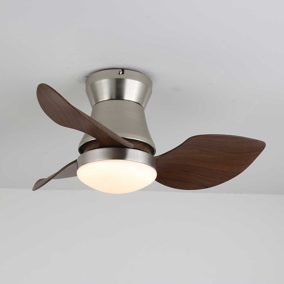 Airlume Moderne plafondventilator met verlichting van walnoothout