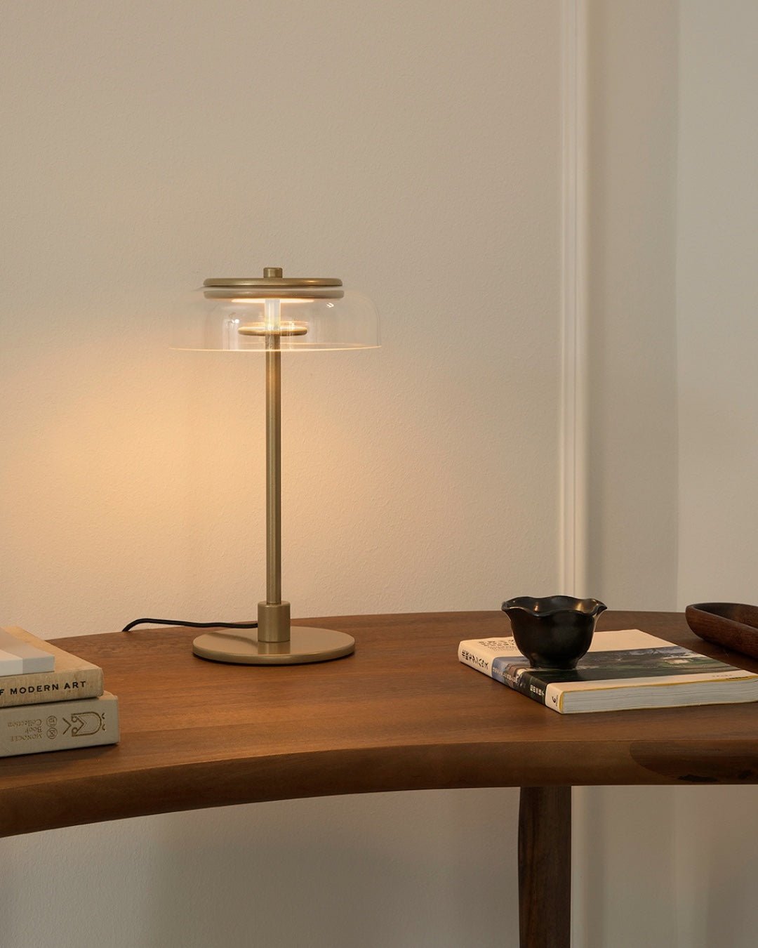 Rinelette tafellamp heldere glazen kap houten voet