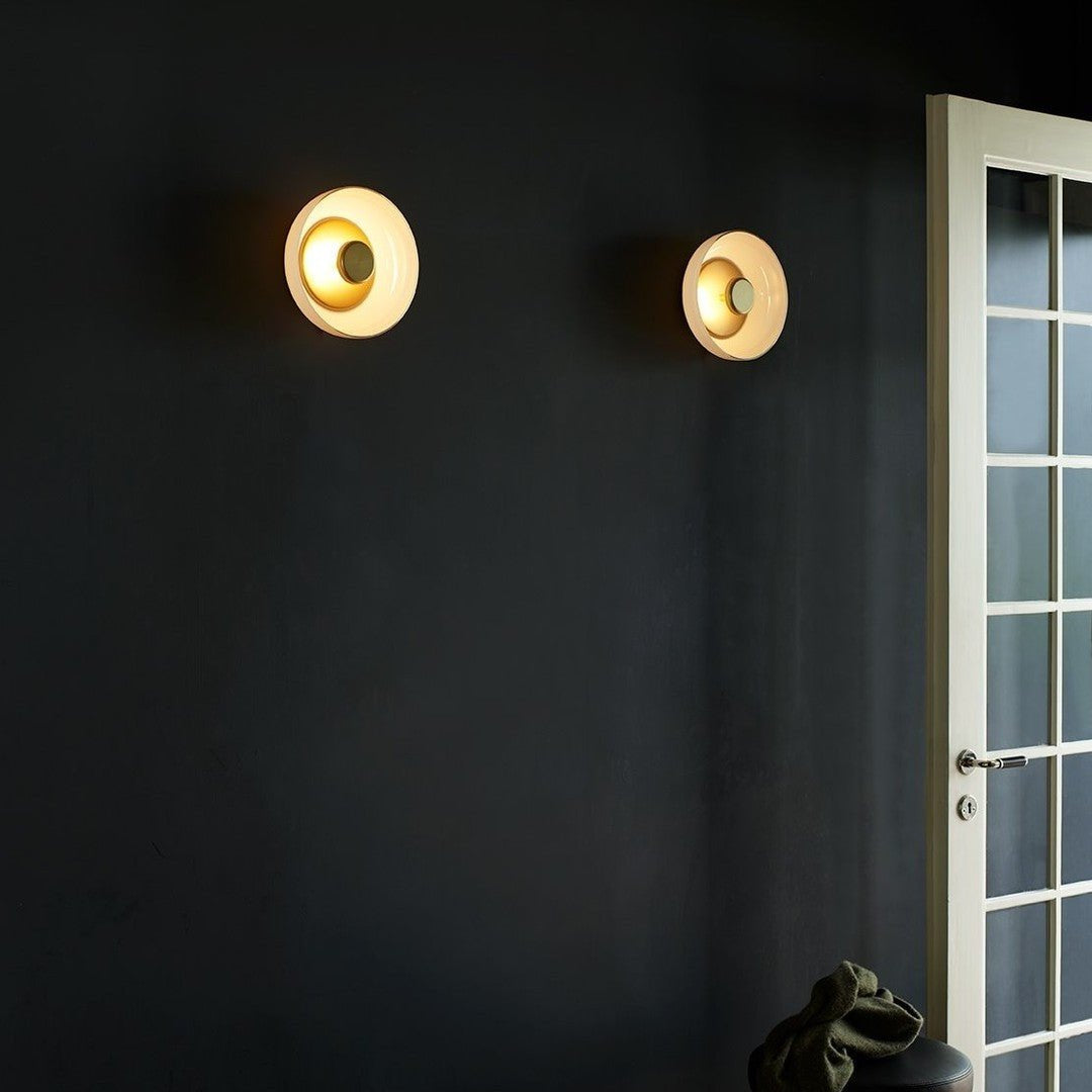 Aether messing wandlamp met glazen kap