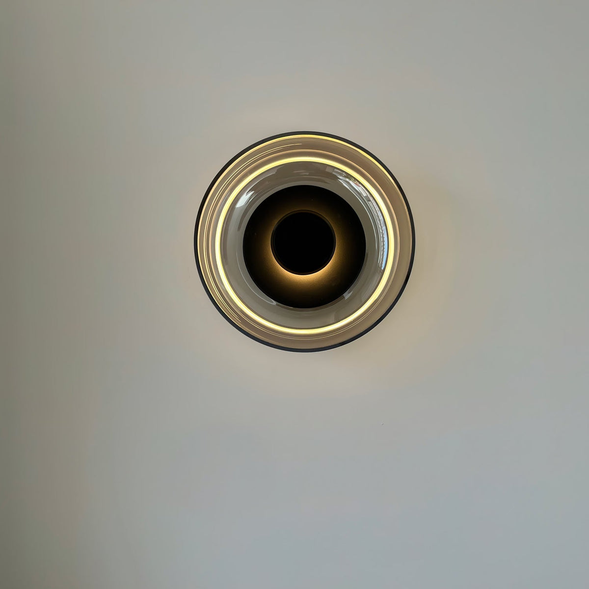Aether messing wandlamp met glazen kap