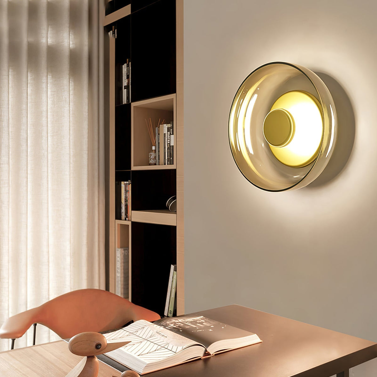 Aether messing wandlamp met glazen kap