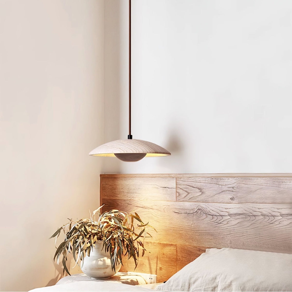 Bax hanglamp met brede rand in geel travertin