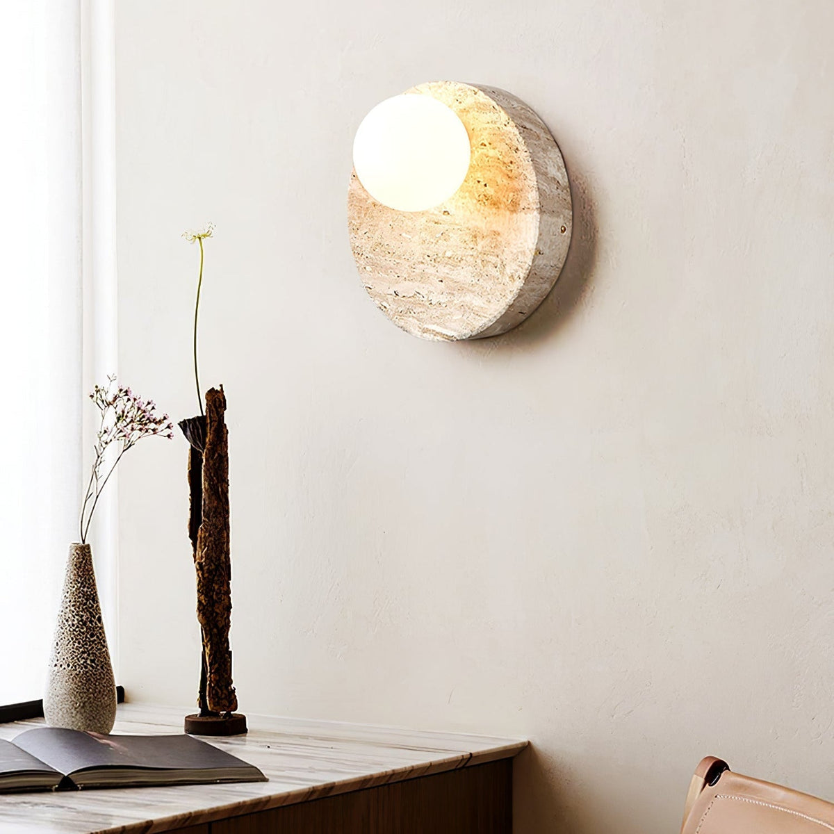 Kivros wandlamp in geel travertin