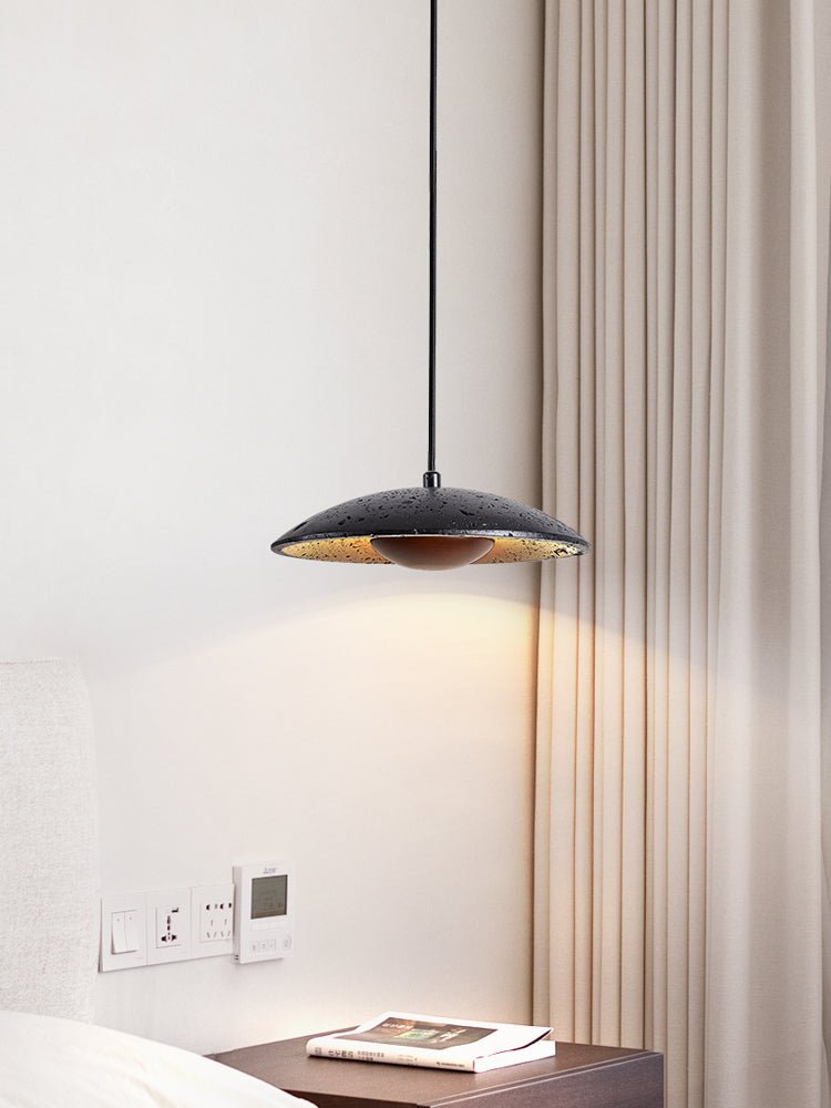 Noreeria hanglamp in zwart travertin en donker walnoot