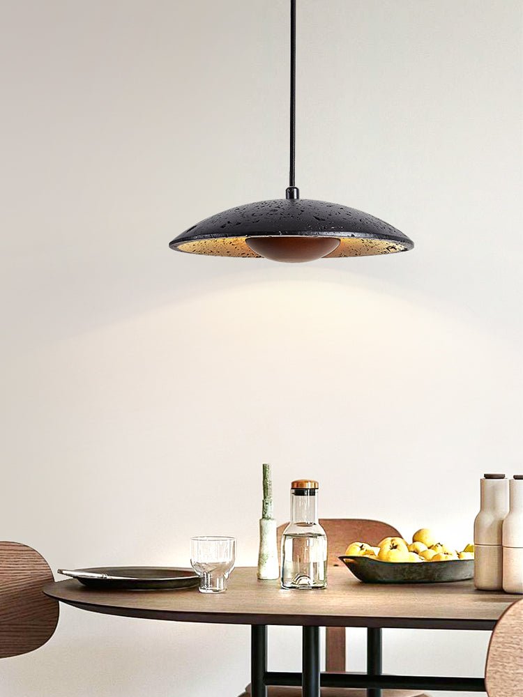 Noreeria hanglamp in zwart travertin en donker walnoot