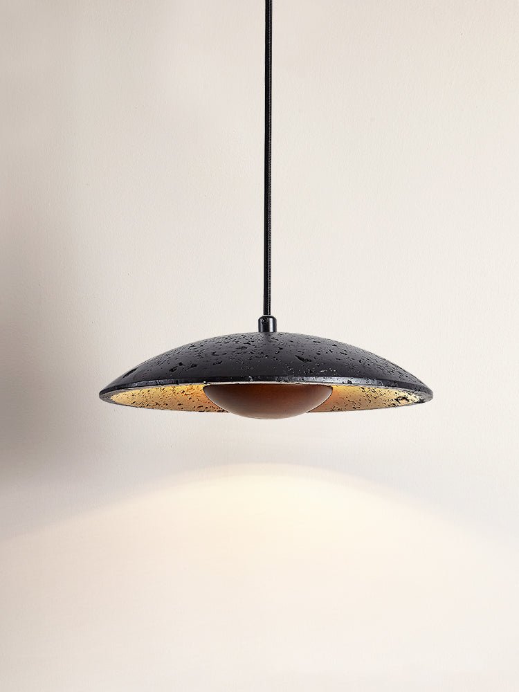 Noreeria hanglamp in zwart travertin en donker walnoot