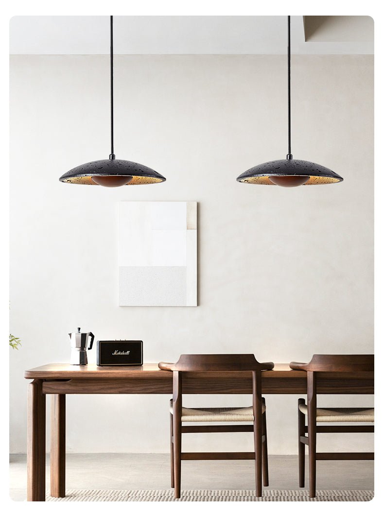 Noreeria hanglamp in zwart travertin en donker walnoot
