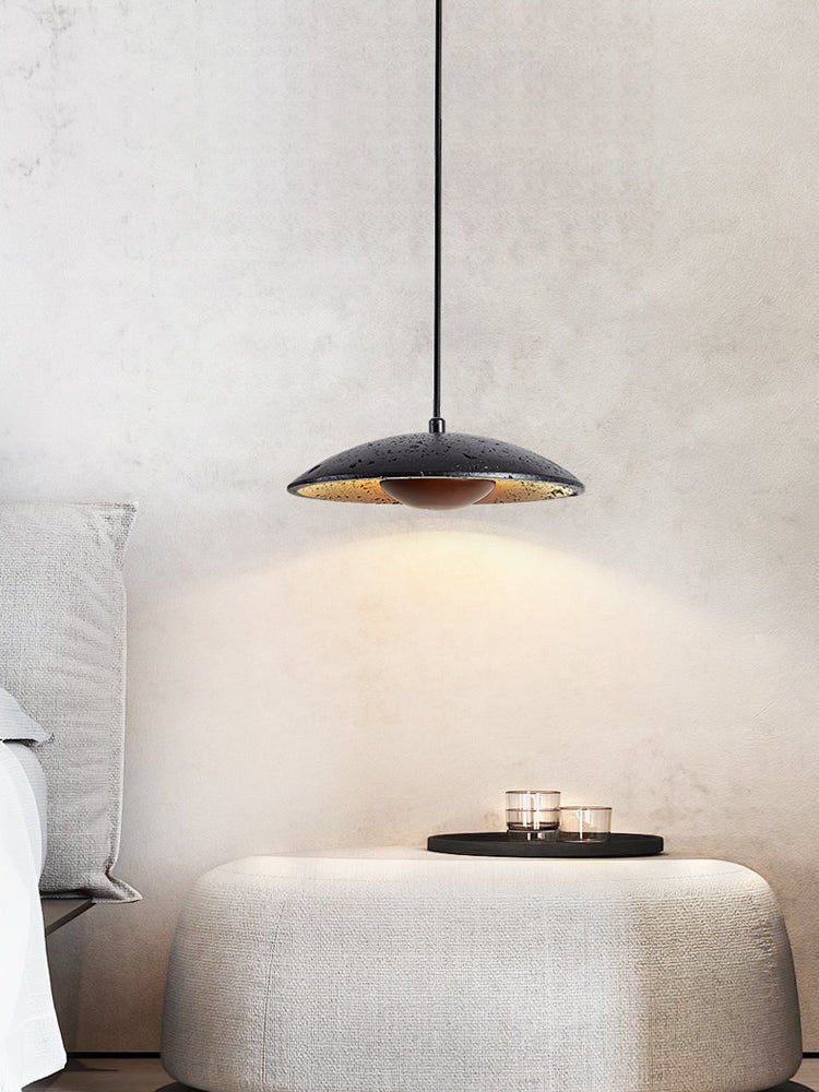 Noreeria hanglamp in zwart travertin en donker walnoot