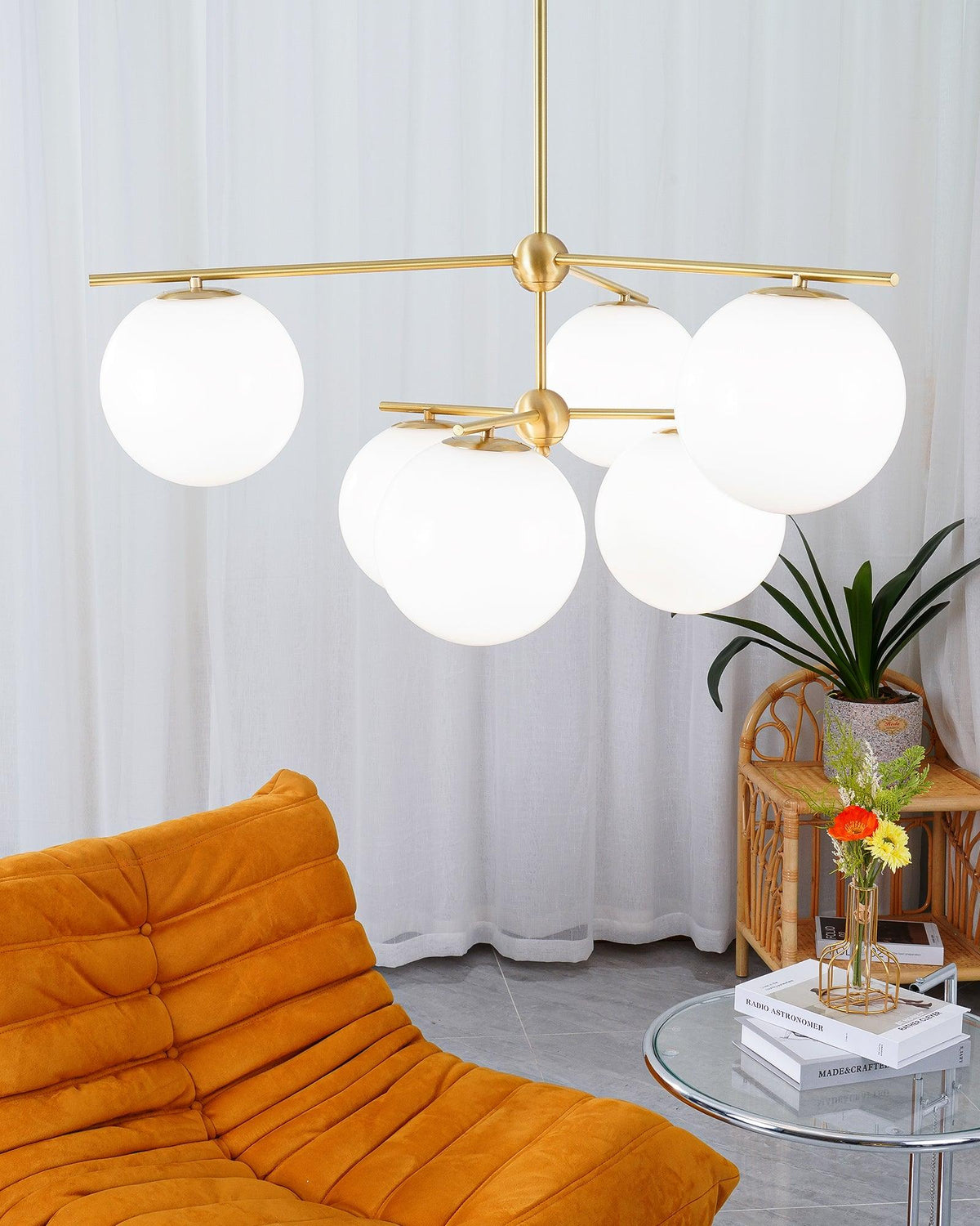 Casoella Kroonluchter met bolvormige kap en steel, moderne goudkleurige afwerking