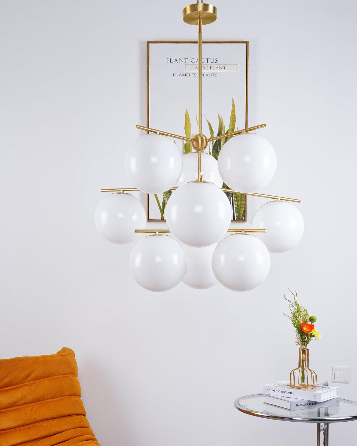 Casoella Kroonluchter met bolvormige kap en steel, moderne goudkleurige afwerking
