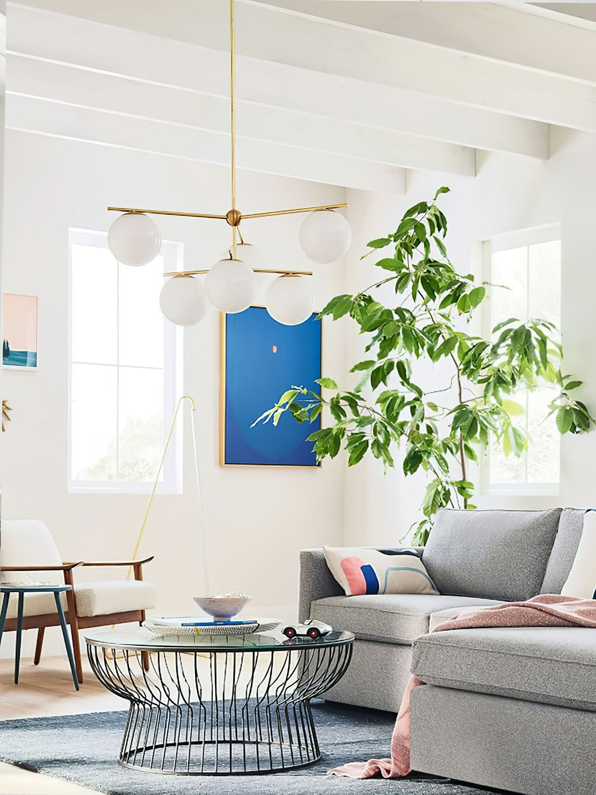 Casoella Kroonluchter met bolvormige kap en steel, moderne goudkleurige afwerking