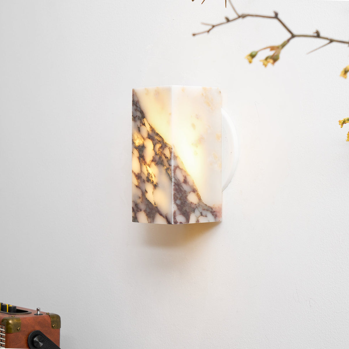 Neranina wandlamp in marmer