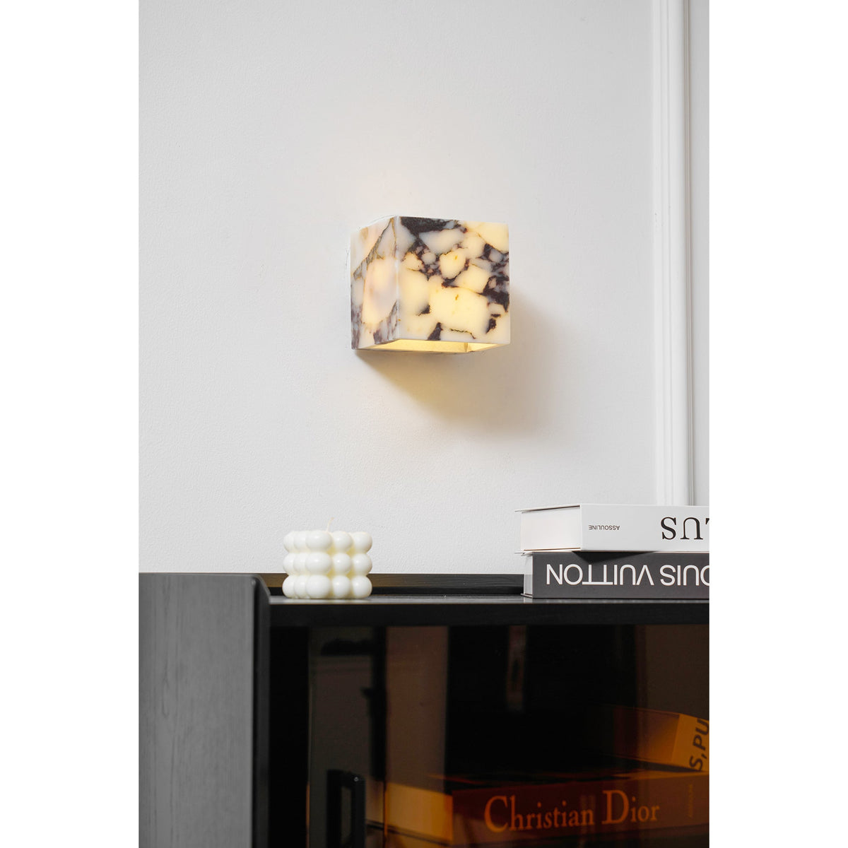Neranina wandlamp in marmer