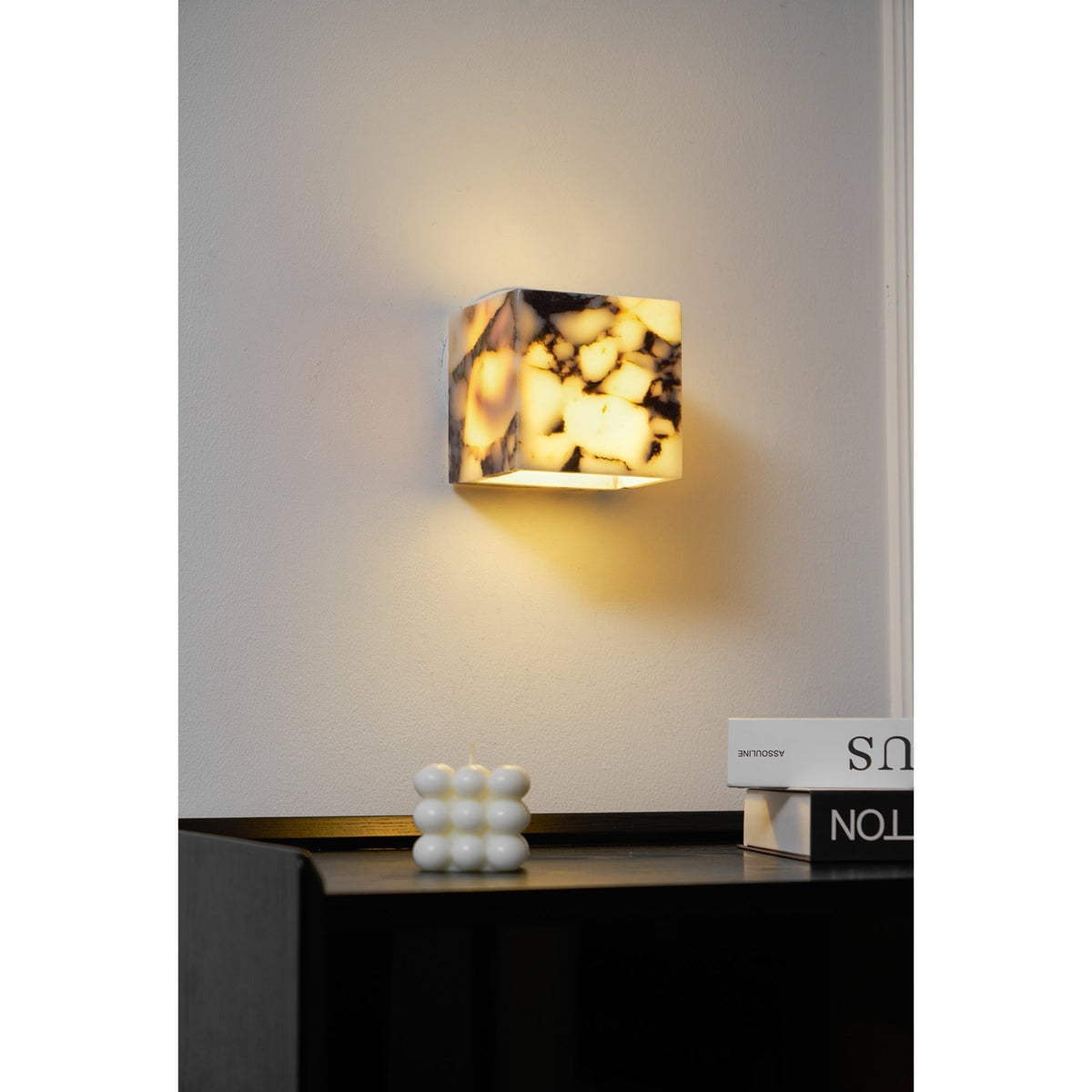 Neranina wandlamp in marmer
