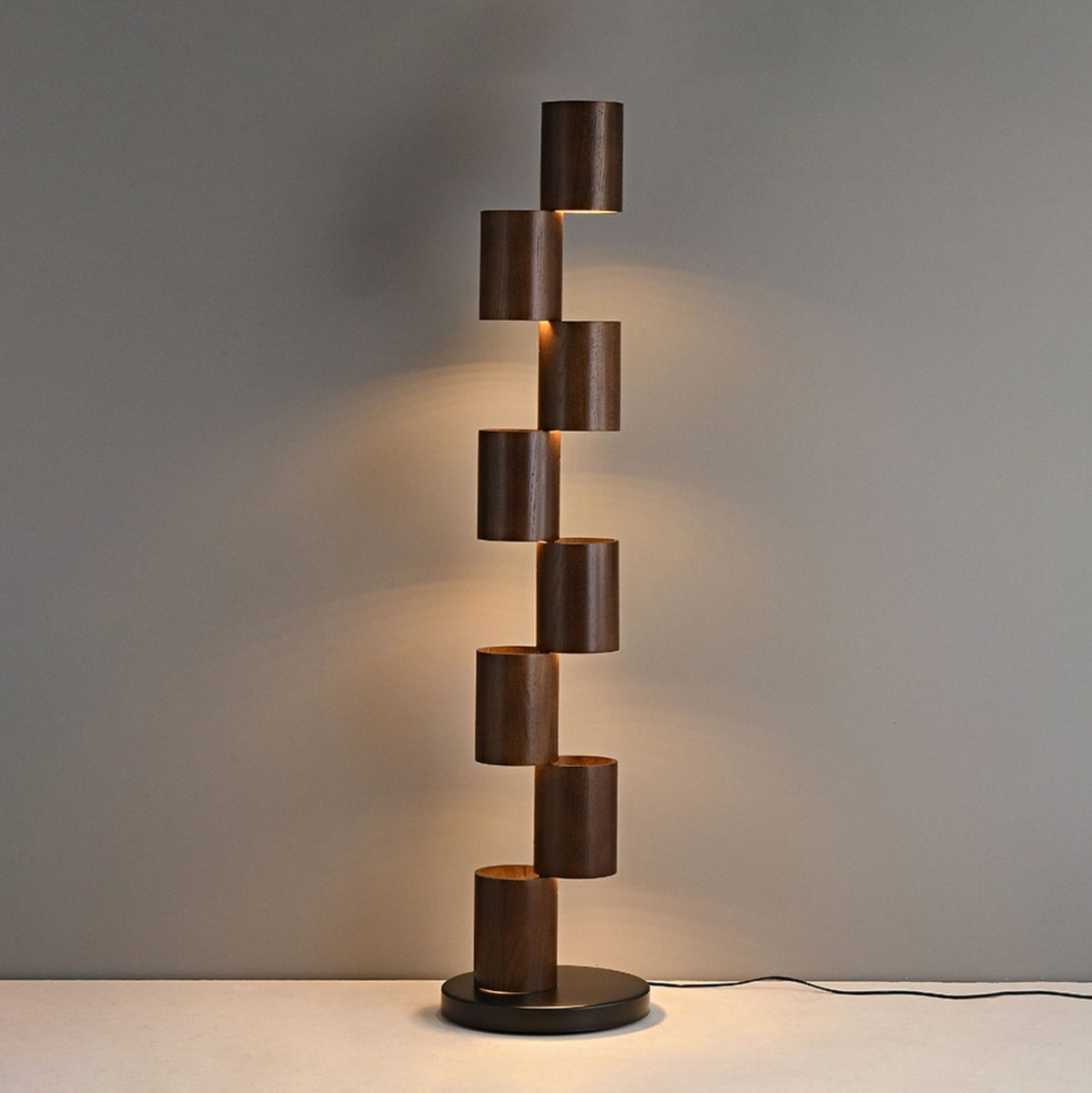 Aris Gestapeld Hout Toren Vloerlamp