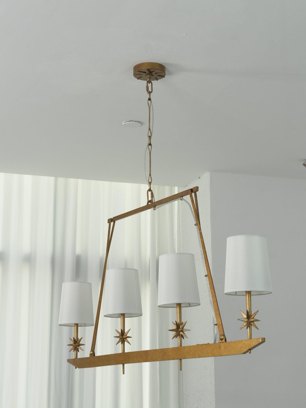Lynve elegante kroonluchter met messing frame en steraccenten