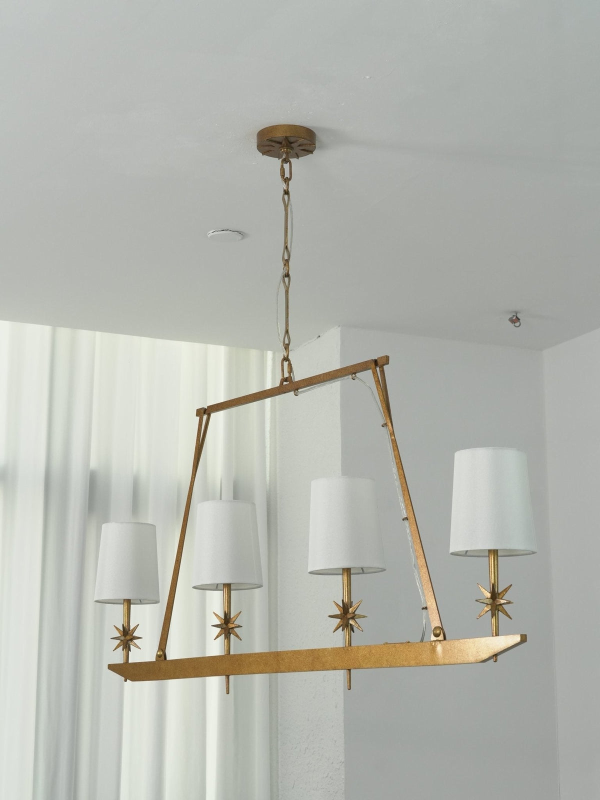 Lynve elegante kroonluchter met messing frame en steraccenten