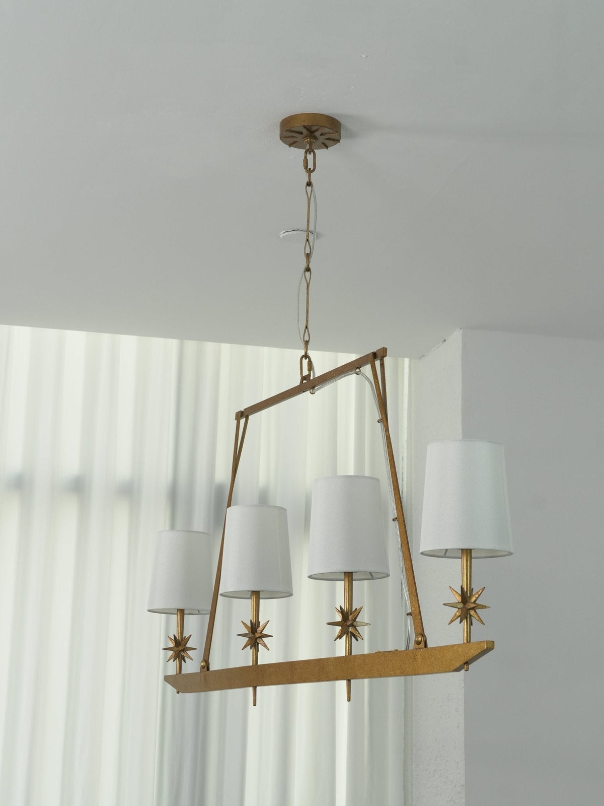 Lynve elegante kroonluchter met messing frame en steraccenten