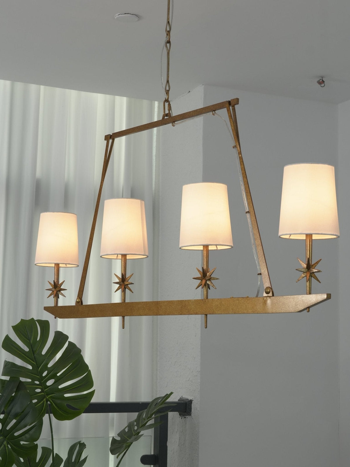 Lynve elegante kroonluchter met messing frame en steraccenten