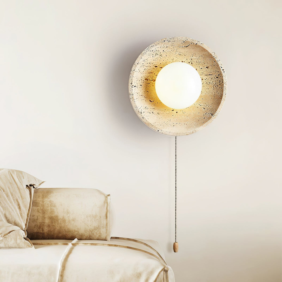 Tavik wandlamp met komvormig travertinframe