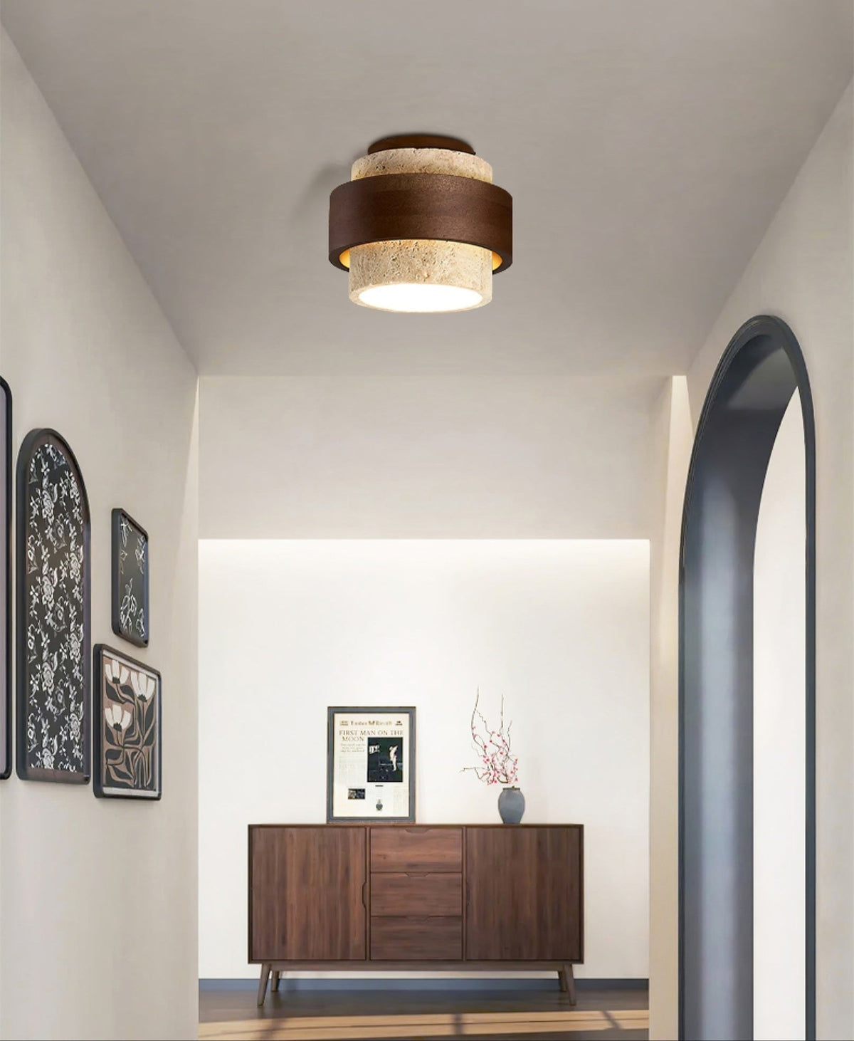 Perra plafondlamp met geconcentreerde ringen van travertin en donker walnoot