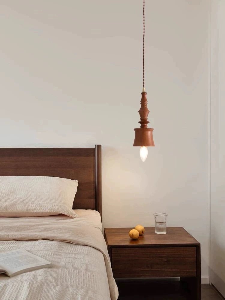 Tessira hanglamp van walnoothout met industriële stijl
