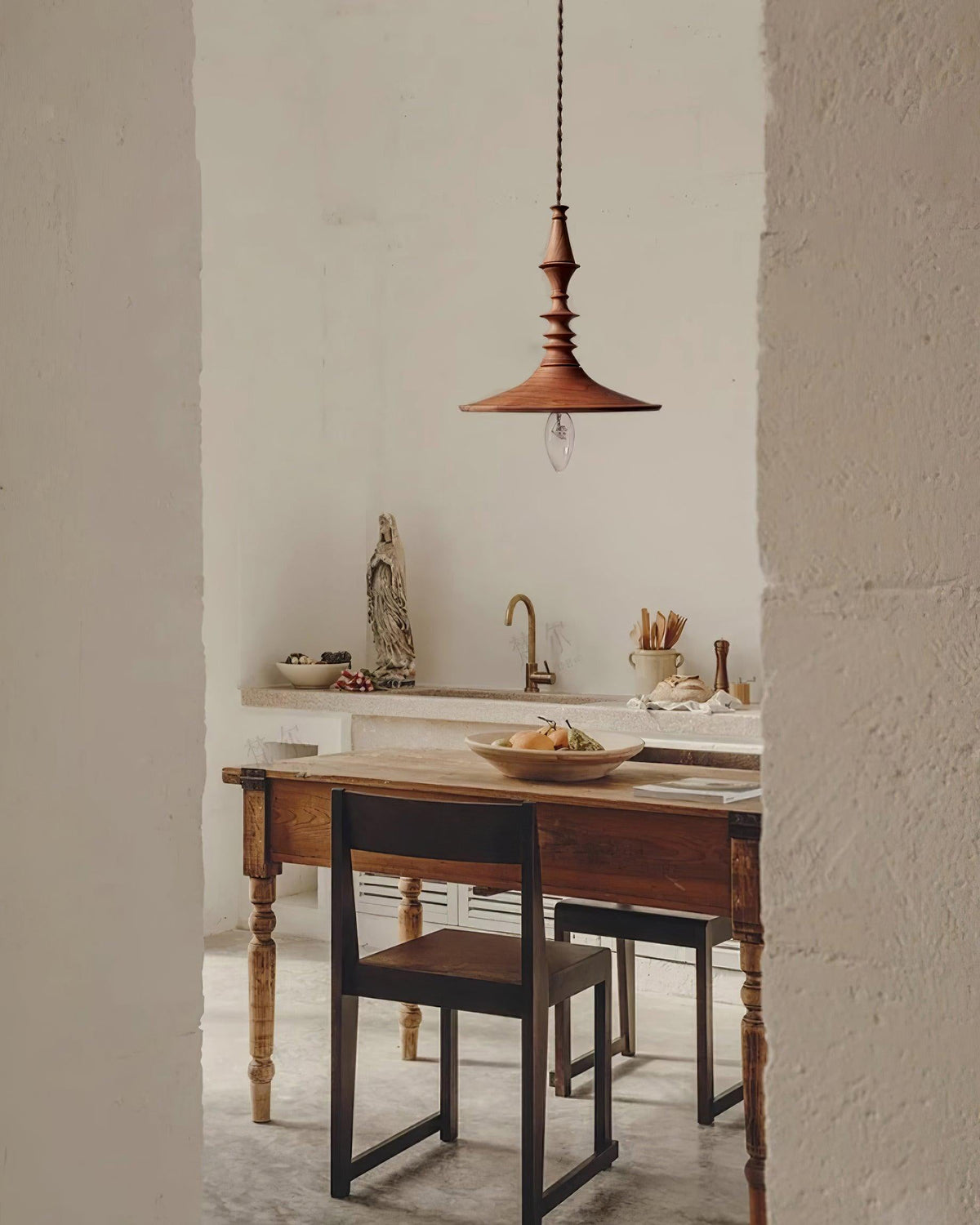Teriinise hanglamp van walnoothout