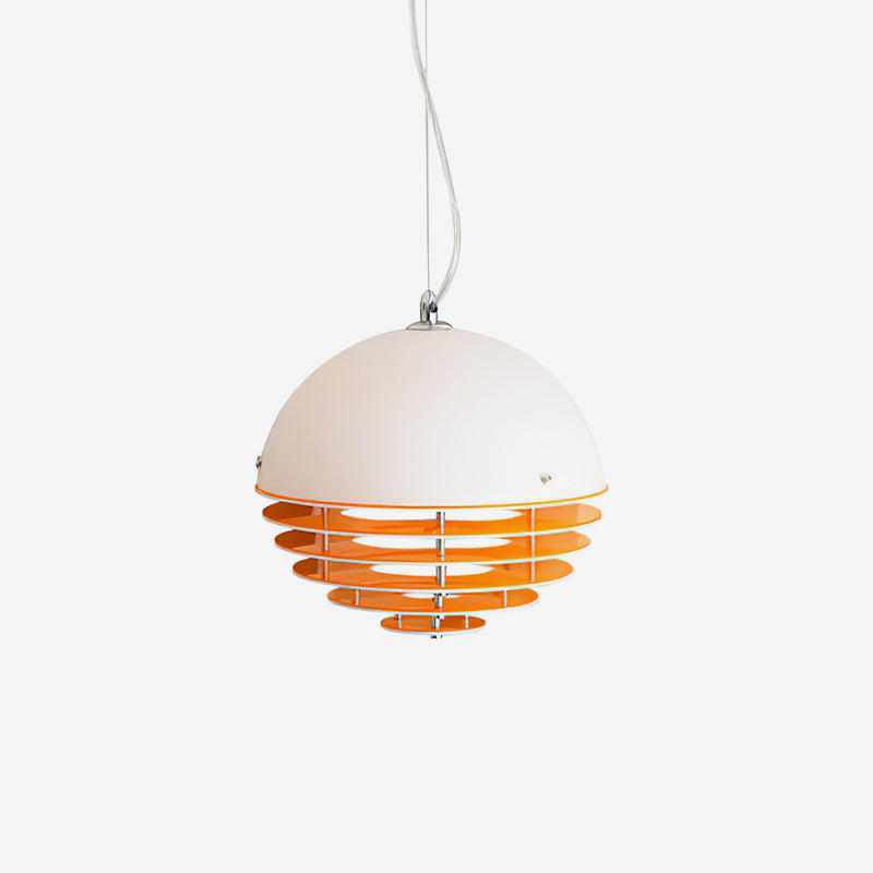 Moderne hanglamp met gelaagde kap en zachte glo, voor eetkamer