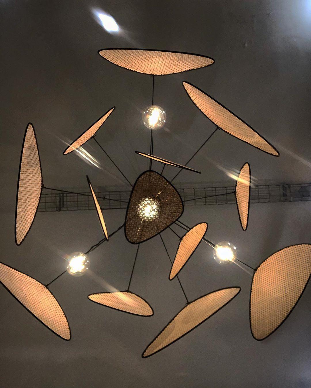 Ariinora hanglamp met rotan en swag industriële stijl
