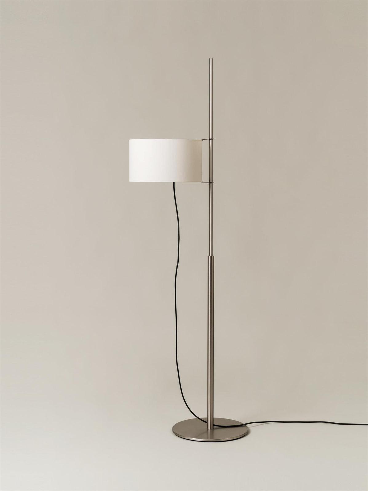 Vindis vloerlamp met houten kap en textiel