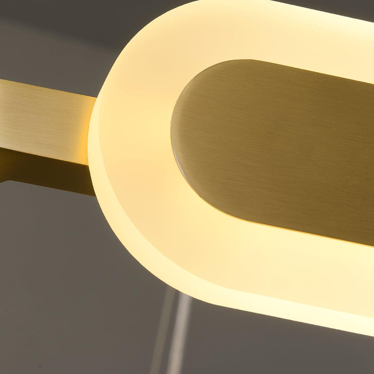 Din kroonluchter met geometrische messing ring