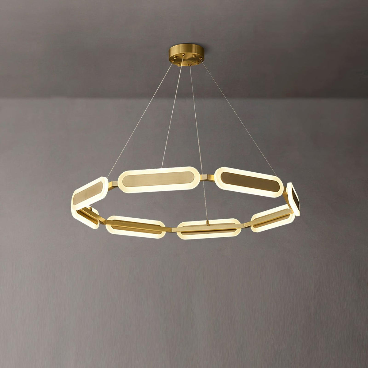 Din kroonluchter met geometrische messing ring
