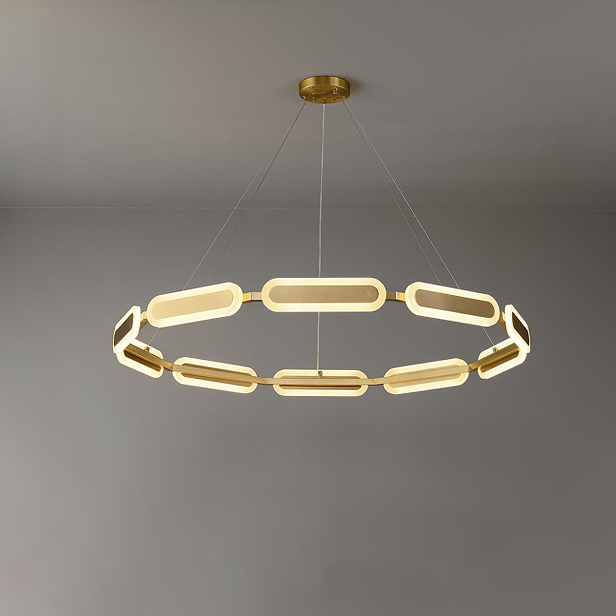 Din kroonluchter met geometrische messing ring