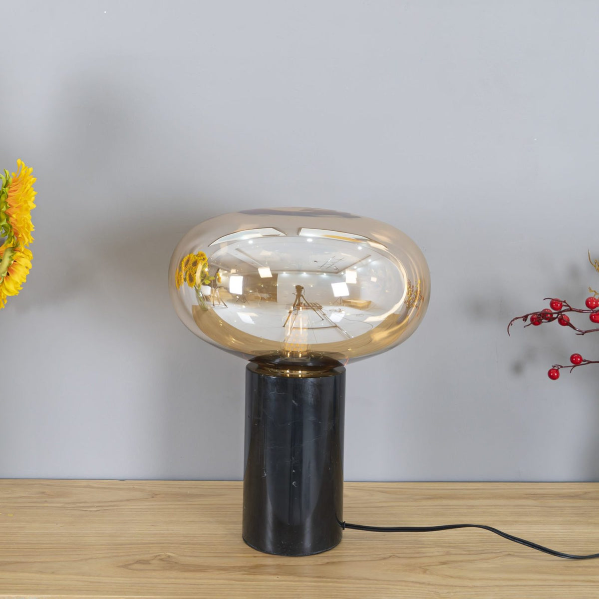 Rova Industriële tafellamp van marmer