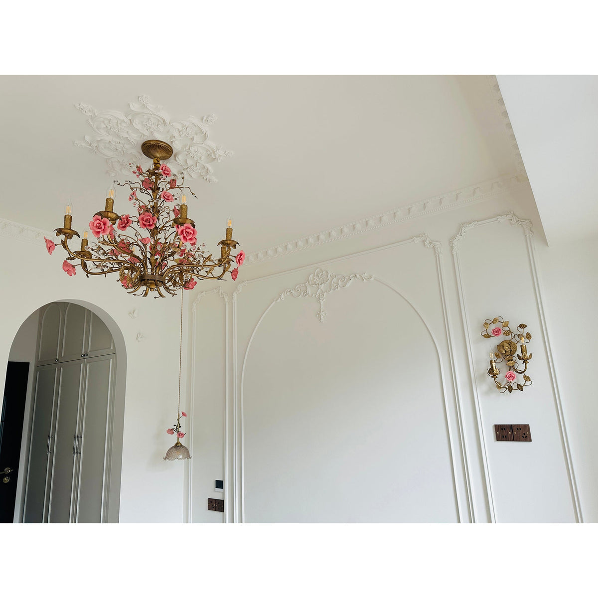 Blossom wandlamp met Vintage en Roze Ceramische Bloemen