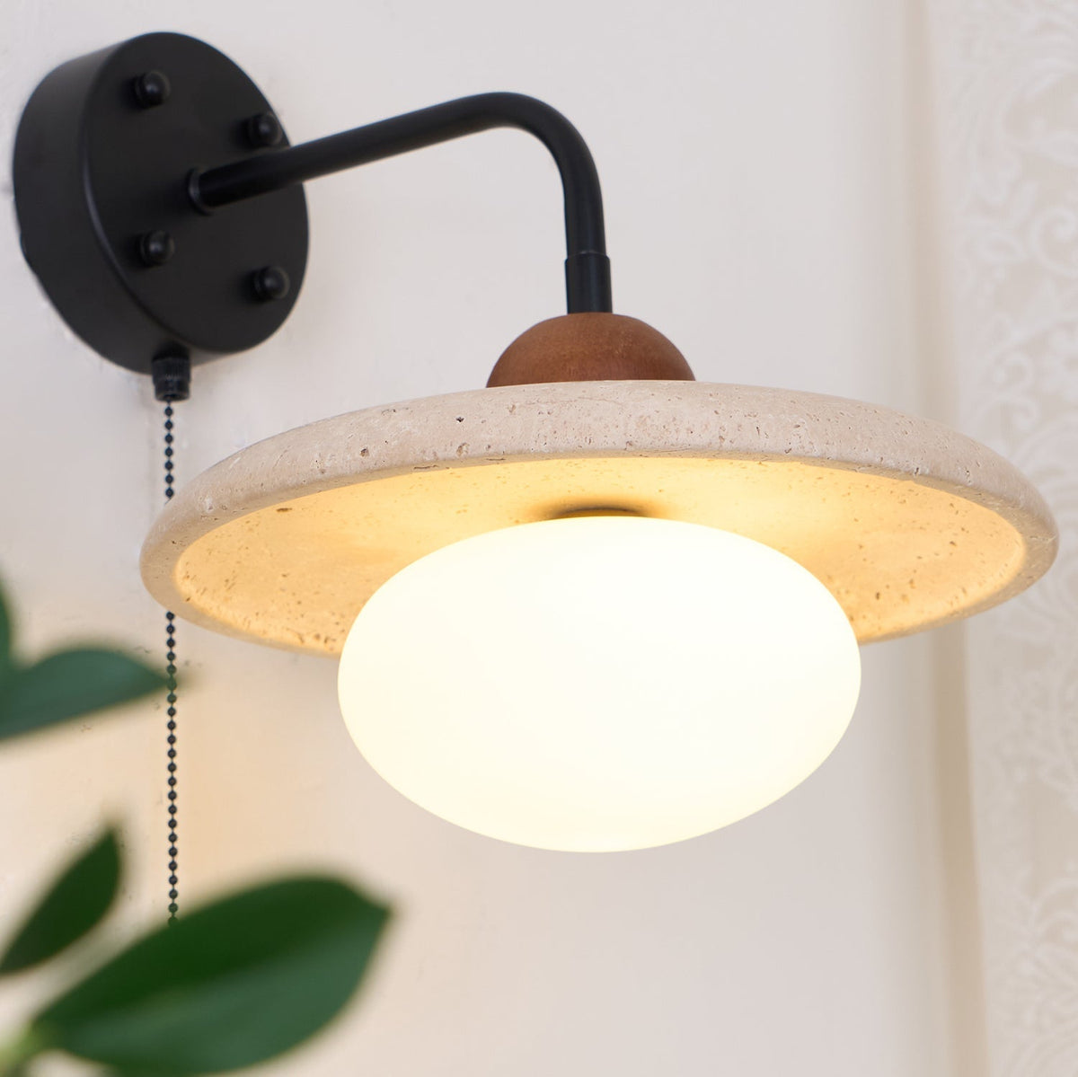 Tavivette travertin wandlamp met trekkoordschakelaar