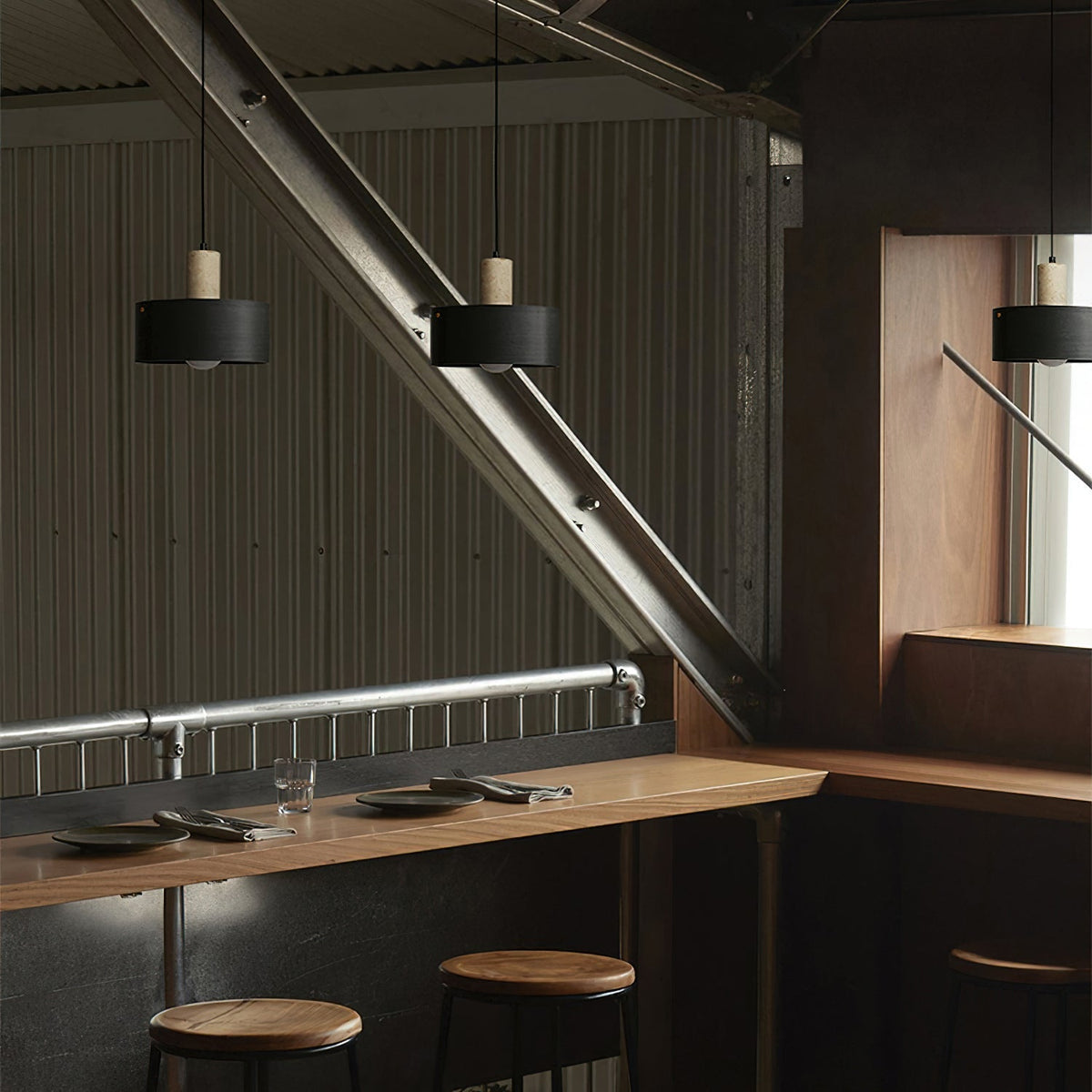 Orelorise hanglamp in walnootkleur en beige