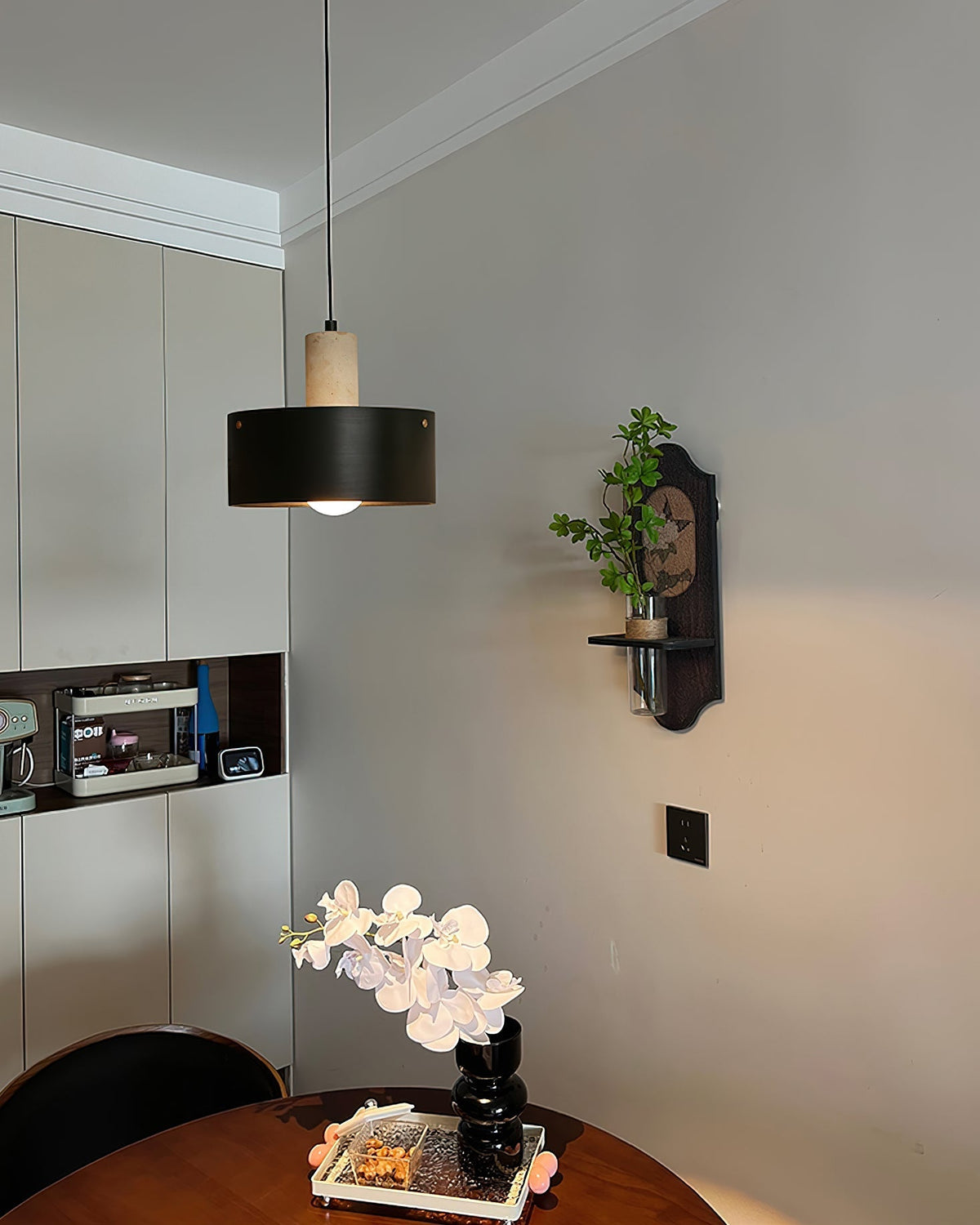 Orelorise hanglamp in walnootkleur en beige