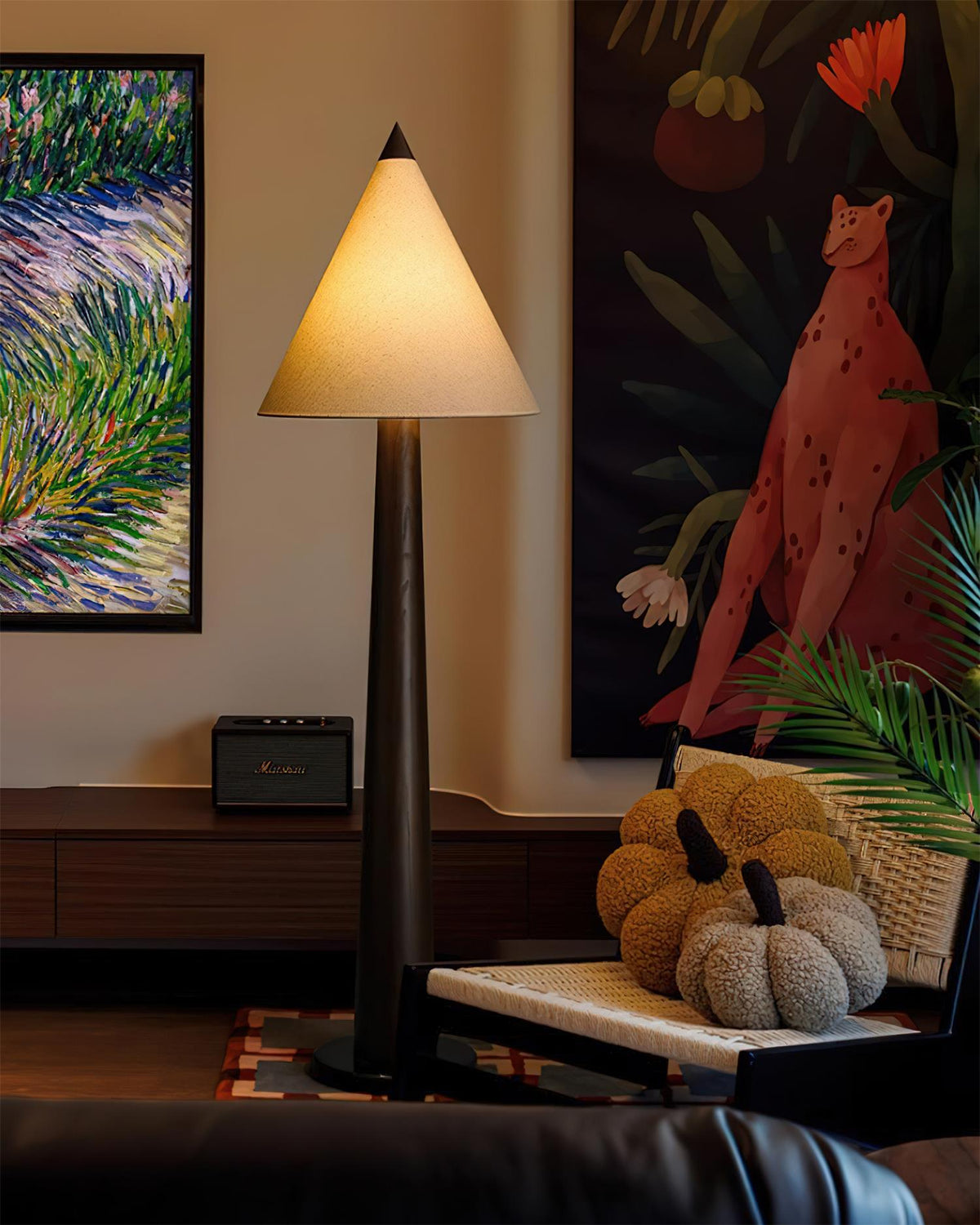 Cone-Gable vloerlamp in walnootkleur