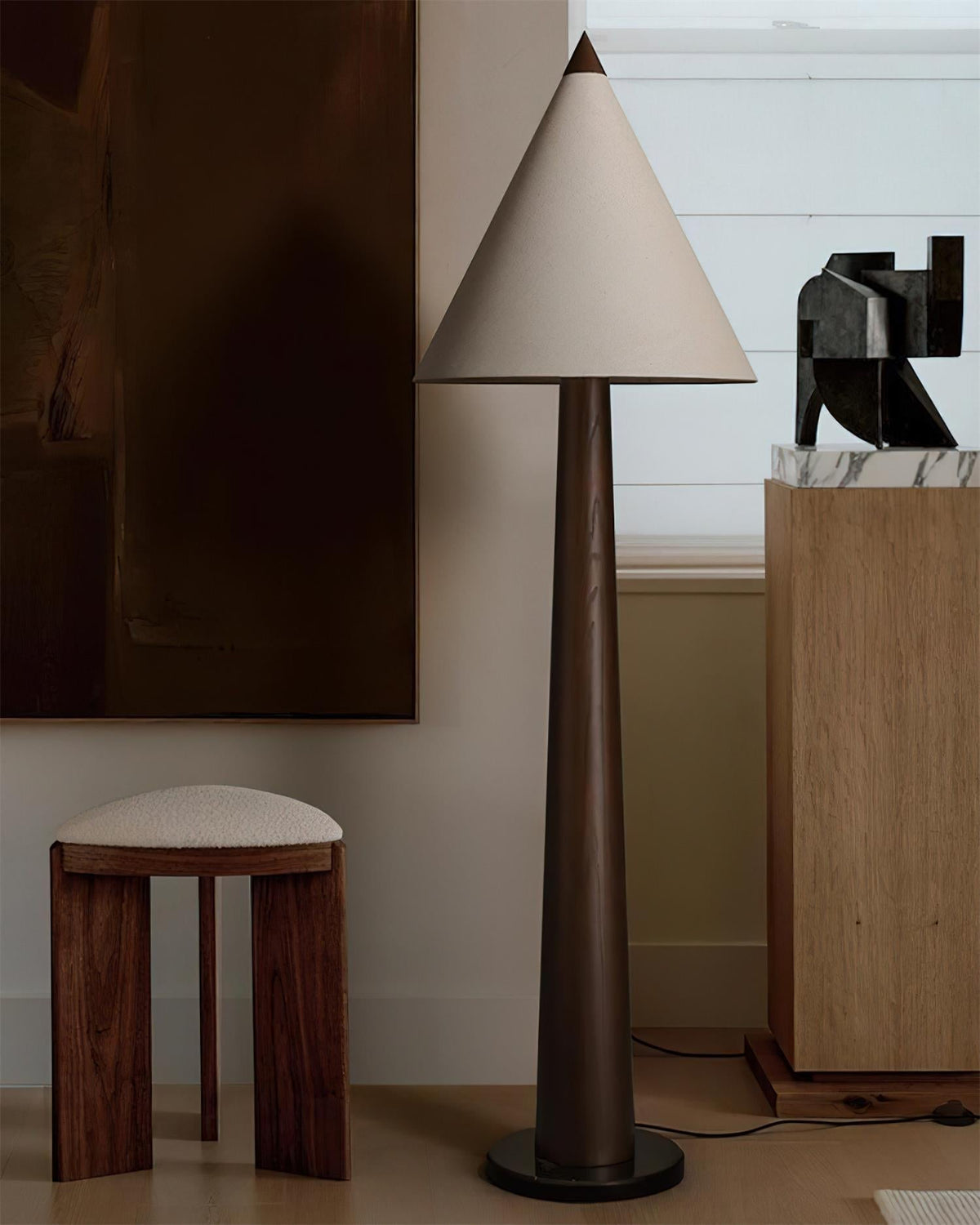 Cone-Gable vloerlamp in walnootkleur