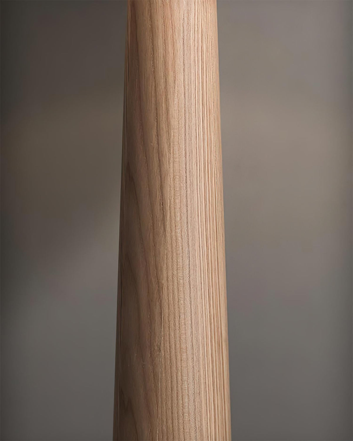 Cone-Gable vloerlamp in walnootkleur