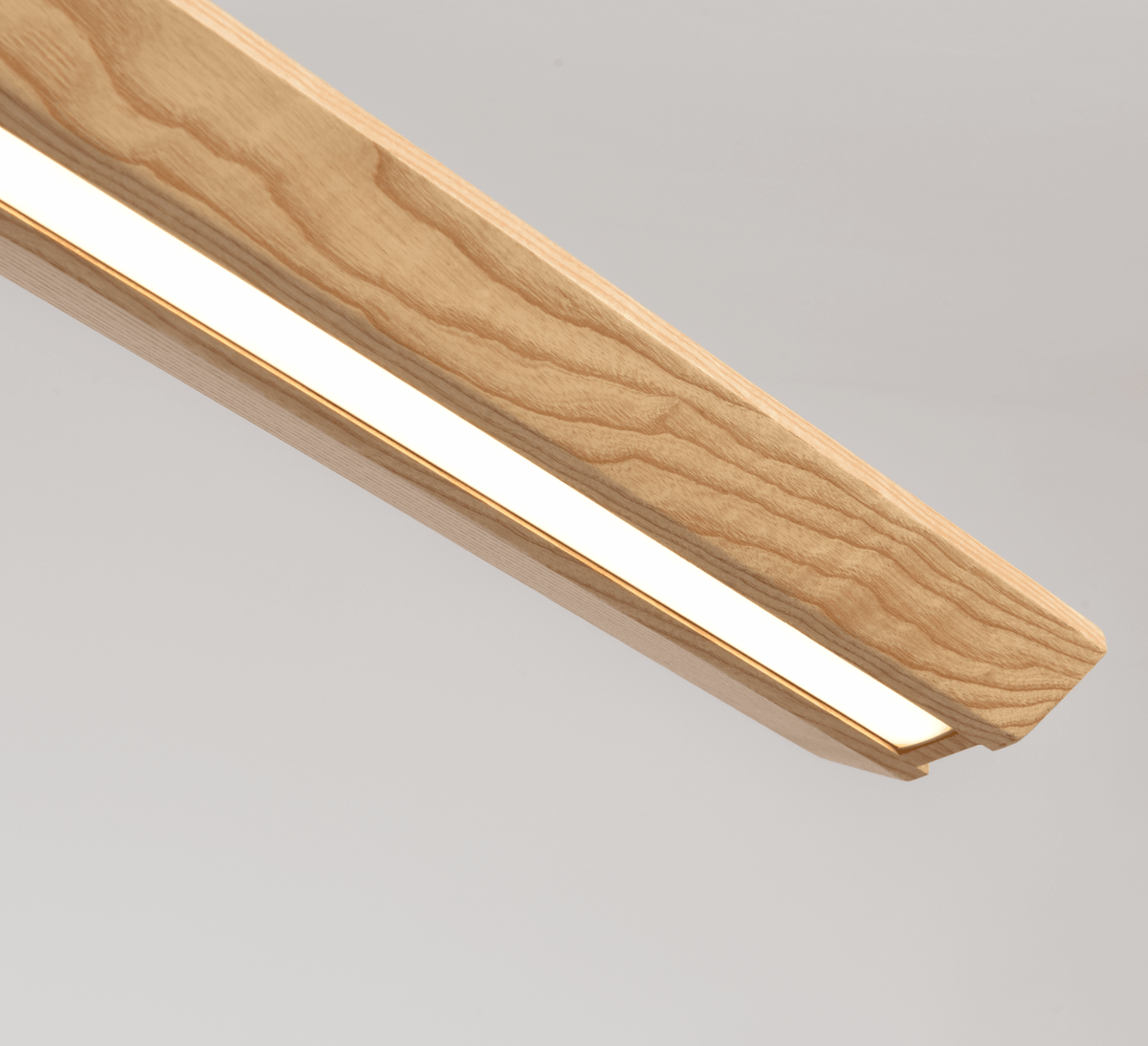 Alderine lineaire hanglamp van walnoothout