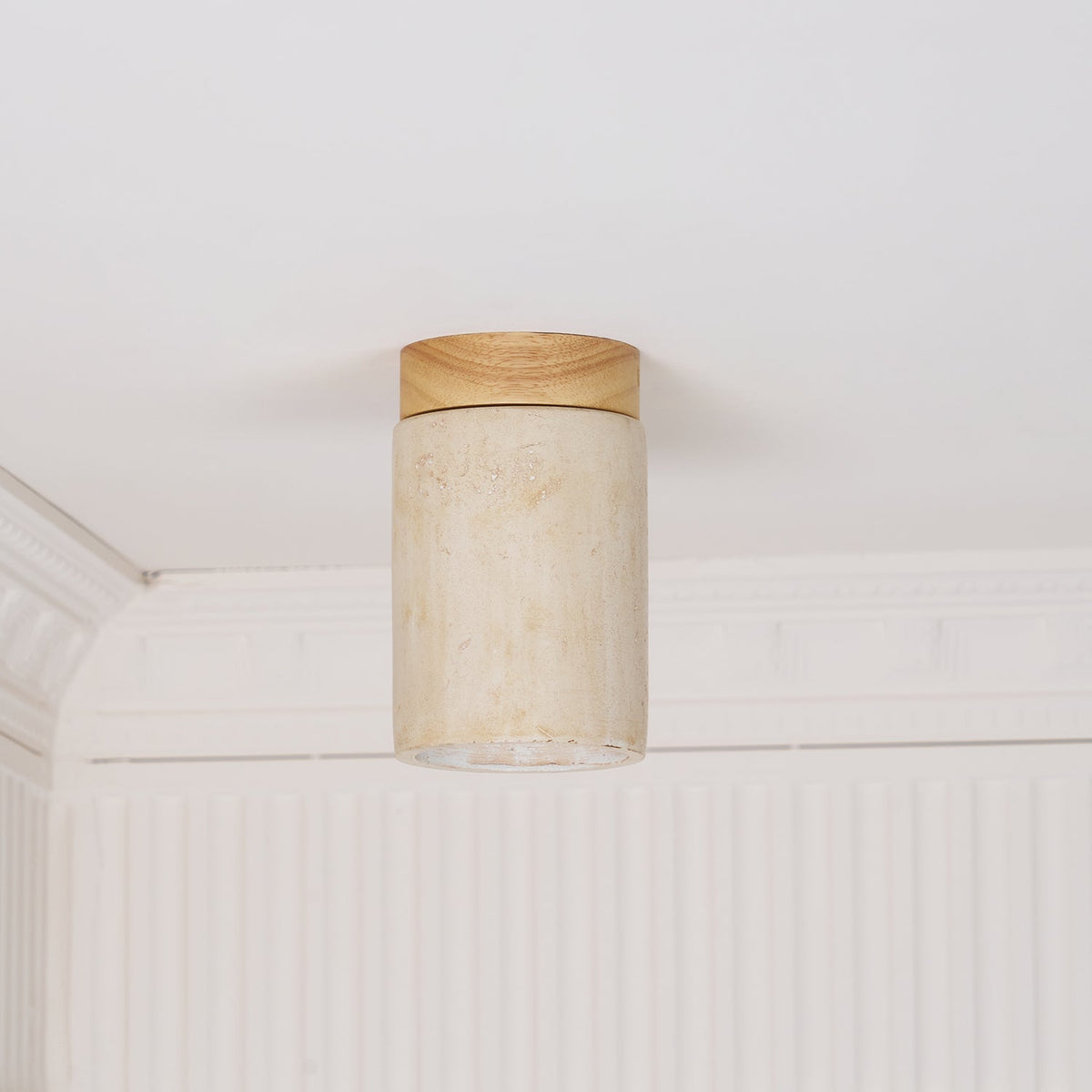 Valelelle plafondlamp met cilindrische kap van travertin