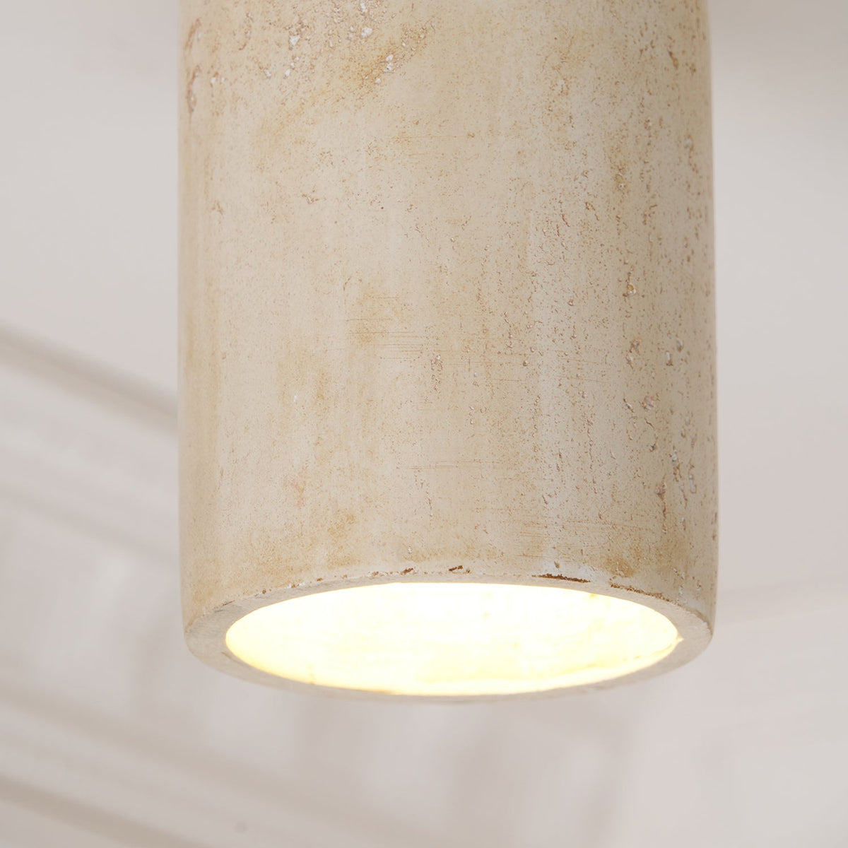 Valelelle plafondlamp met cilindrische kap van travertin