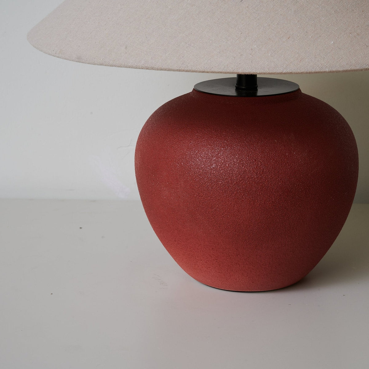 Kiara Minimalistische tafellamp van keramiek