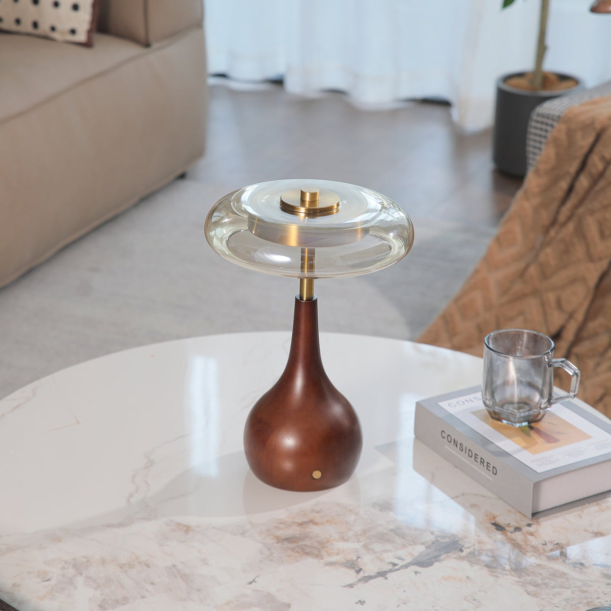 Airdes tafellamp van walnoothout in vintage stijl