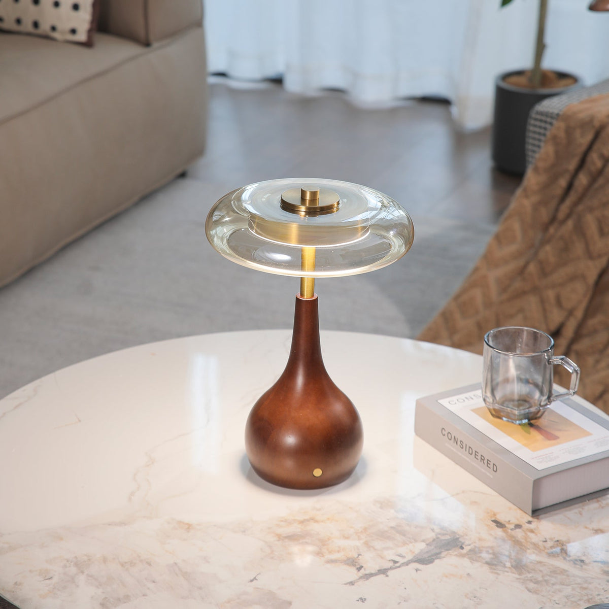Airdes tafellamp van walnoothout in vintage stijl